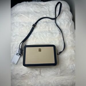Tommy Hilfiger Zip Handle Shoulder Strap
Across-Body